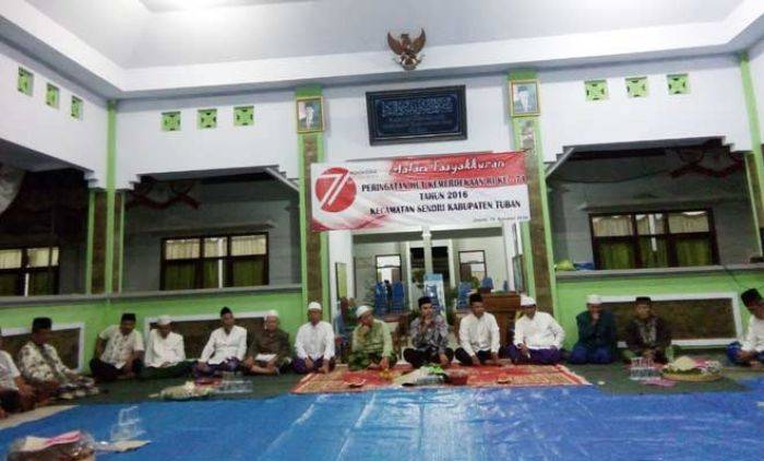 Malam Tirakatan 17 Agustus di Senori: Santuni Janda dan Yatim hingga Rembukan Pengentasan Kemiskinan Malam Tirakatan 17 Agustus di Senori: Santuni Janda dan Yatim hingga Rembukan Pengentasan Kemiskinan