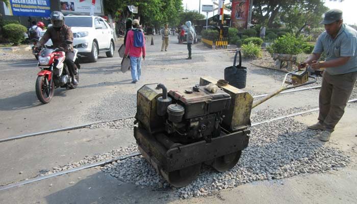 PU Bina Marga Kabupaten Pasuruan Terus Kebut Perbaikan Jalan PU Bina Marga Kabupaten Pasuruan Terus Kebut Perbaikan Jalan