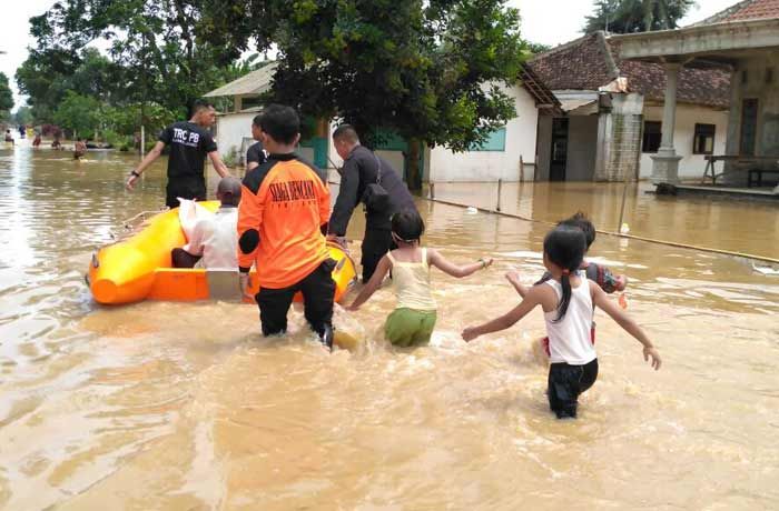 Lumajang Diterjang Banjir, Ratusan Rumah di Desa Sidorejo Terendam Lumajang Diterjang Banjir, Ratusan Rumah di Desa Sidorejo Terendam