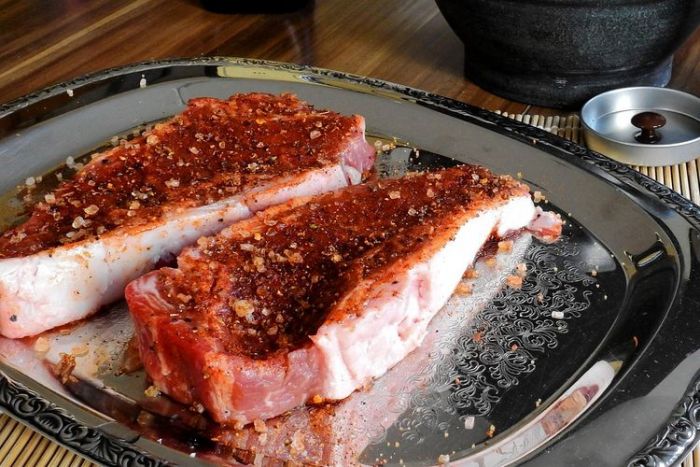Resep Steak Daging Sapi Saus Lada Hitam ala Rumahan Resep Steak Daging Sapi Saus Lada Hitam ala Rumahan