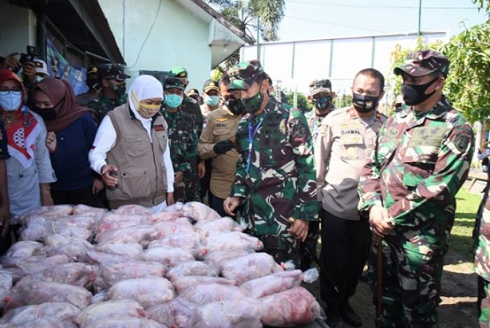 Makanan untuk Warga Terdampak Covid-19 di Gresik; Gubernur Pastikan Sudah Lewati Security Food Makanan untuk Warga Terdampak Covid-19 di Gresik; Gubernur Pastikan Sudah Lewati Security Food