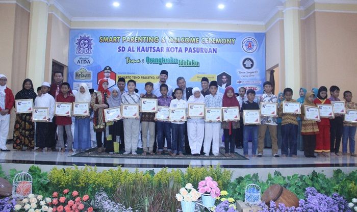 Plt. Wali Kota Pasuruan Hadiri Launching 1.000 Karya Tulis Siswa SD Al Kautsar Plt. Wali Kota Pasuruan Hadiri Launching 1.000 Karya Tulis Siswa SD Al Kautsar