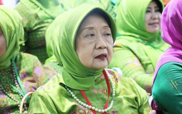 Nyai Aisyah Hamid Baidhowi: Wanita Tangguh, Dirikan 107 Koperasi, Mimpin 144 Panti dan 9.800 PAUD Nyai Aisyah Hamid Baidhowi: Wanita Tangguh, Dirikan 107 Koperasi, Mimpin 144 Panti dan 9.800 PAUD