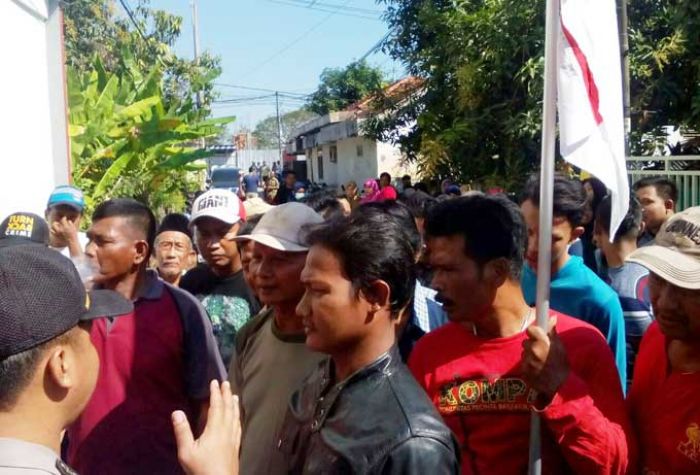 Protes Tarikan Infaq Jutaan Rupiah, Wali Murid Yayasan Ponpes Maskumambang Gresik Demo