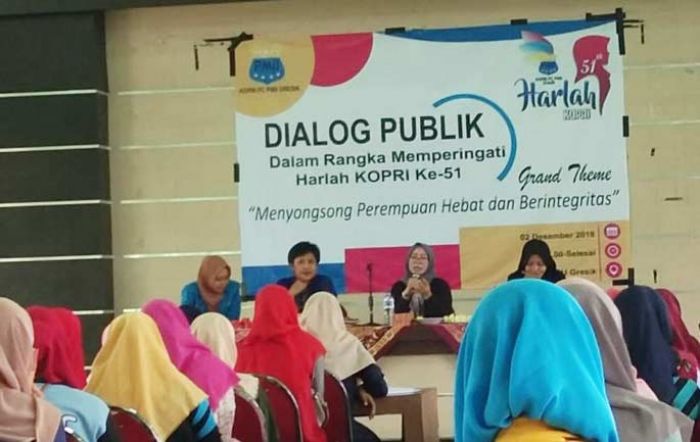 Bu Nur Ajak Mahasiswa Perempuan Gresik Belajar Mandiri Bu Nur Ajak Mahasiswa Perempuan Gresik Belajar Mandiri