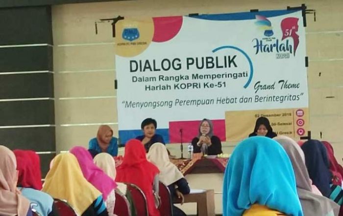 Bu Nur Ajak Mahasiswa Perempuan Gresik Belajar Mandiri