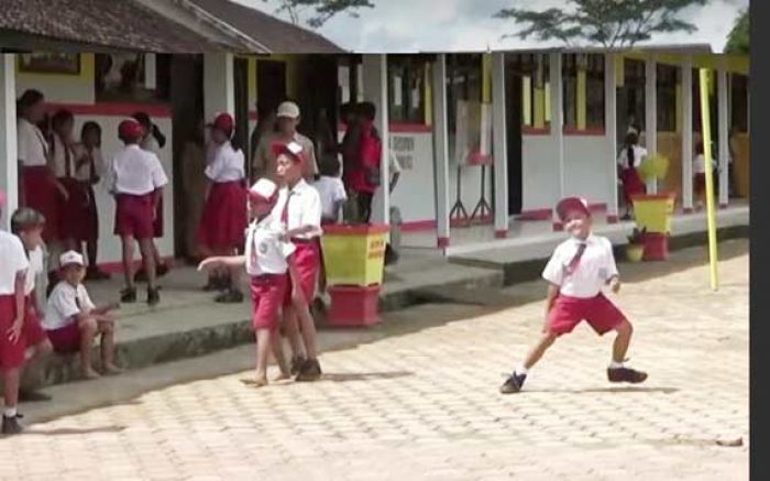 Dewan dan Disdik Trenggalek Pastikan Pelaku Penyegelan SDN 5 Dongko Bukan Ahli Waris Dewan dan Disdik Trenggalek Pastikan Pelaku Penyegelan SDN 5 Dongko Bukan Ahli Waris