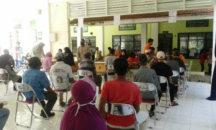 BST Disalurkan, Danramil Benowo Pastikan Tepat Sasaran BST Disalurkan, Danramil Benowo Pastikan Tepat Sasaran