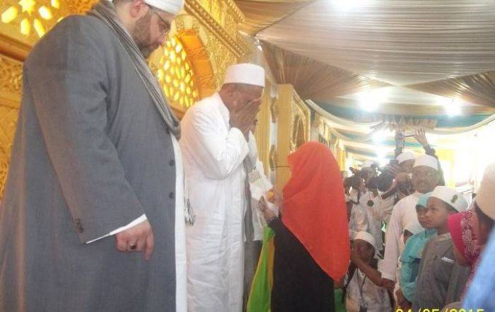 Habib Umar tak Mampu Bendung Air Mata Habib Umar tak Mampu Bendung Air Mata