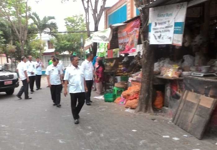 Jelang Ramadhan, Bupati Indartato Tinjau Perkembangan Harga