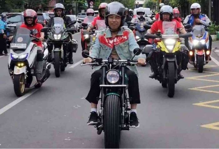 Di tengah Heboh Pagar Laut, Jokowi Touring Moge di Solo Di tengah Heboh Pagar Laut, Jokowi Touring Moge di Solo
