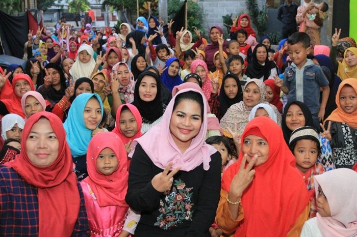 Puti Guntur Kembali Angkat Program Pendidikan Gratis Puti Guntur Kembali Angkat Program Pendidikan Gratis