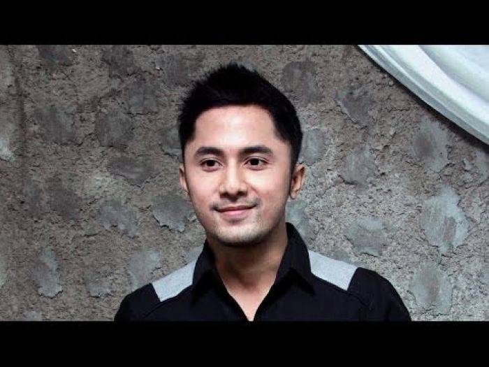 Hengky Kurniawan Akui Dekat Dengan Umi Pipik Hengky Kurniawan Akui Dekat Dengan Umi Pipik