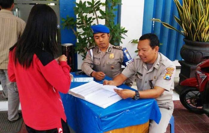 Cegah Pungli, Propam Polres Bondowoso Awasi Pelayanan SIM Cegah Pungli, Propam Polres Bondowoso Awasi Pelayanan SIM