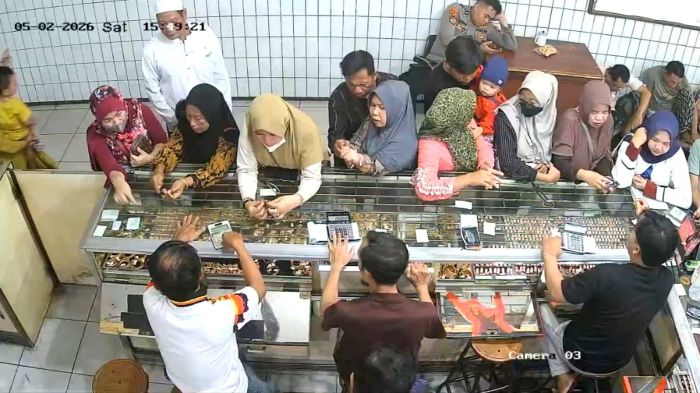 Terekam CCTV, Polres Pamekasan Dalami Kasus Pencurian Gelang di Toko Emas