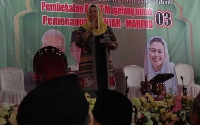 Yenny Wahid: Pajak Harus Diinvestasikan untuk Kepentingan Rakyat, Bukan Pesawat Bekas Yenny Wahid: Pajak Harus Diinvestasikan untuk Kepentingan Rakyat, Bukan Pesawat Bekas