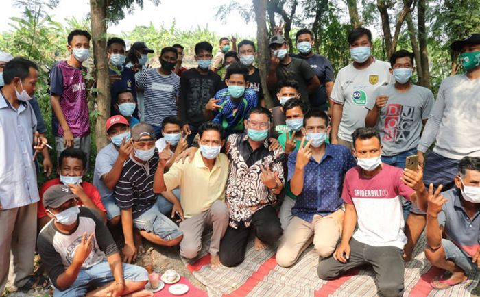 Sapa Petani Tembakau, Cabup Yuhronur Efendi Disambati Sulitnya Mencari Pupuk