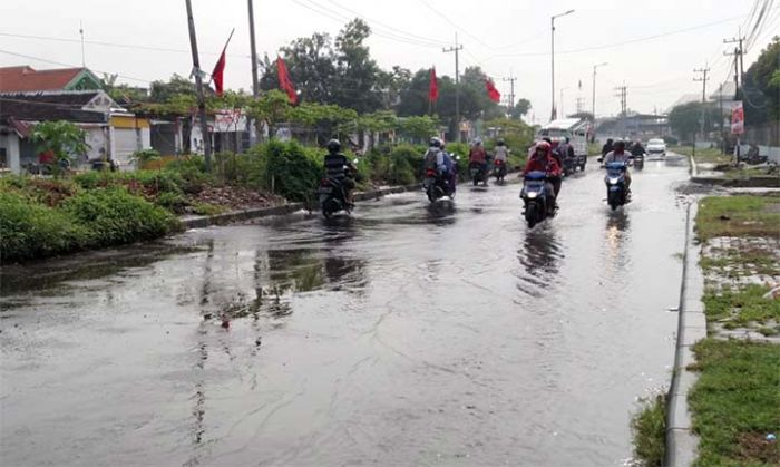 Sungai Mangetan Kanal Meluap Lagi Genangi Jalan Raya Sukodono Sungai Mangetan Kanal Meluap Lagi Genangi Jalan Raya Sukodono