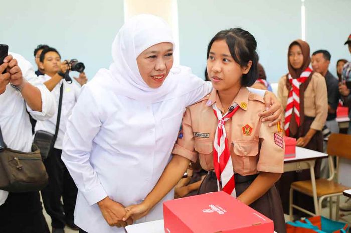 Gubernur Jatim Tegaskan Komitmen MPLS Ramah Anak yang Edukatif dan Anti-bullying Gubernur Jatim Tegaskan Komitmen MPLS Ramah Anak yang Edukatif dan Anti-bullying