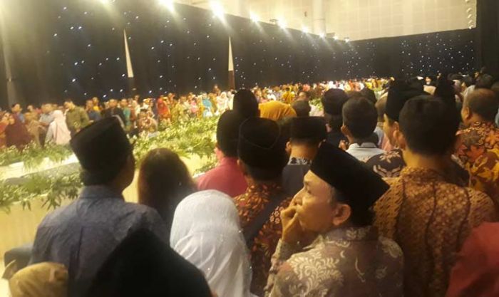 Ribuan Masyarakat Jatim Hadiri Resepsi Pernikahan Ima – Fadil Ribuan Masyarakat Jatim Hadiri Resepsi Pernikahan Ima – Fadil