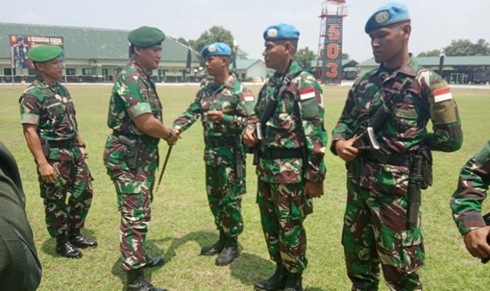 Pangdiv 2 Kostrad Lepas 423 Personil Para Raider 503 ke Kongo Pangdiv 2 Kostrad Lepas 423 Personil Para Raider 503 ke Kongo