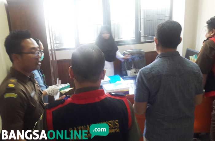 Kantor Dinas Kesehatan Gresik Digeledah Kejari Kantor Dinas Kesehatan Gresik Digeledah Kejari