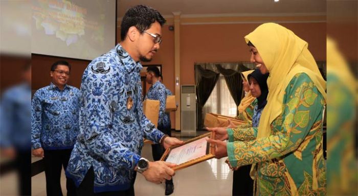 Pemkot Pasuruan Berikan Penghargaan Kepada 10 OPD dan Instansi Terinovatif Pemkot Pasuruan Berikan Penghargaan Kepada 10 OPD dan Instansi Terinovatif