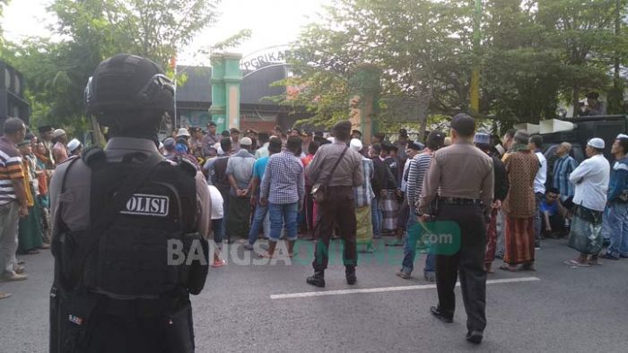 Warga Kadur Kembali Kepung Kantor Bawaslu Pamekasan, Tetap Tagih PSU