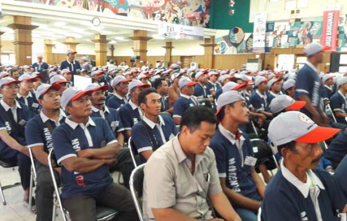 Semen Indonesia Pecahkan Rekor MURI, Sertifikasi 1.200 Tukang Bangunan Semen Indonesia Pecahkan Rekor MURI, Sertifikasi 1.200 Tukang Bangunan