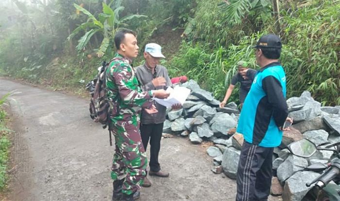 Bantu TMMD, Dinas PUPR Trenggalek Laporkan Material Aspal Jalan 