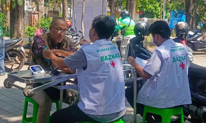 Baznas Sidoarjo Gelar Makan Siang dan Pemeriksaan Kesehatan Gratis di Alun-Alun Baznas Sidoarjo Gelar Makan Siang dan Pemeriksaan Kesehatan Gratis di Alun-Alun