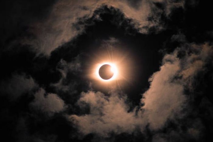 NASA Sebut Jelang Idul Fitri akan Terjadi Gerhana Matahari Total, Bisakah Dilihat di Indonesia? NASA Sebut Jelang Idul Fitri akan Terjadi Gerhana Matahari Total, Bisakah Dilihat di Indonesia?