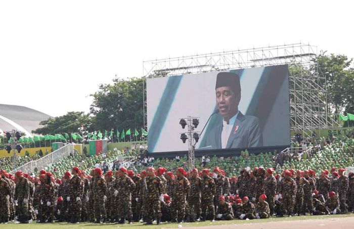 Presiden Jokowi Kagum saat Drumband Banser Bawakan Lagu We Will Rock You Presiden Jokowi Kagum saat Drumband Banser Bawakan Lagu We Will Rock You