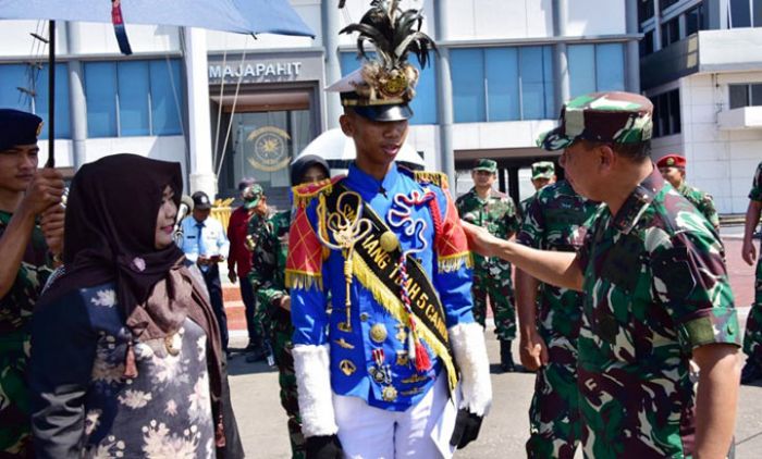 Raih Juara Lomba PBB, SMA Hang Tuah 5 Sidoarjo Terima Penghargaan dari Pangkoarmada II 