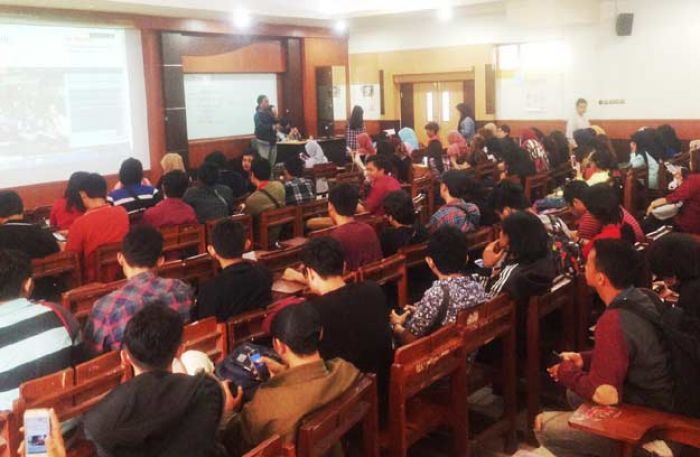 Himapol UNAIR Peringati Hardiknas dengan Luncurkan e-Politic Himapol UNAIR Peringati Hardiknas dengan Luncurkan e-Politic