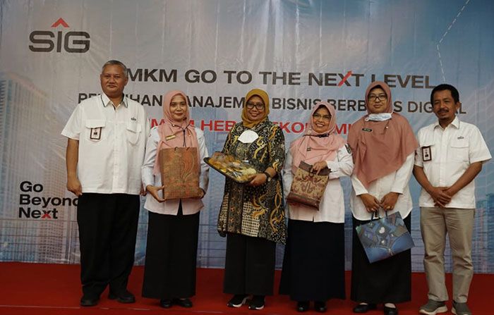 SIG Tuban Latih Puluhan Pelaku UMKM Menejemen Bisnis Secara Digital SIG Tuban Latih Puluhan Pelaku UMKM Menejemen Bisnis Secara Digital