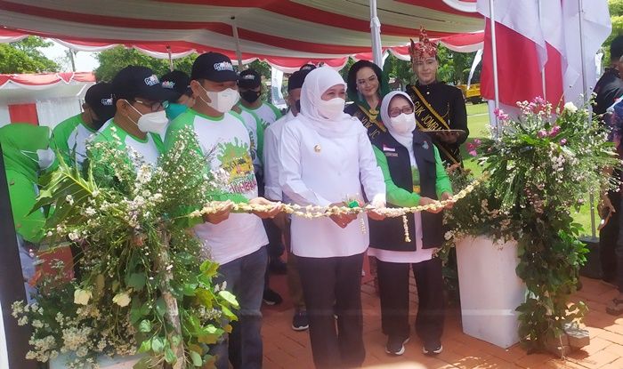 Gubernur Khofifah Resmikan Revitalisasi Alun-Alun dan Gedung Bank Jombang Gubernur Khofifah Resmikan Revitalisasi Alun-Alun dan Gedung Bank Jombang