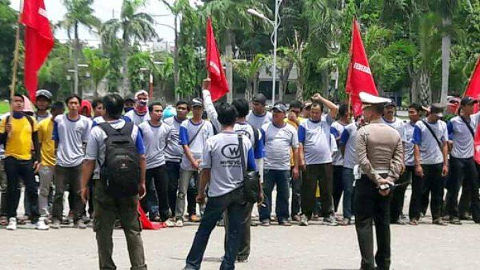 Tanggapi Data Apindo, Disnakertrans Gresik Sebut Buruh Bukan di-PHK, Melainkan Pensiun Tanggapi Data Apindo, Disnakertrans Gresik Sebut Buruh Bukan di-PHK, Melainkan Pensiun