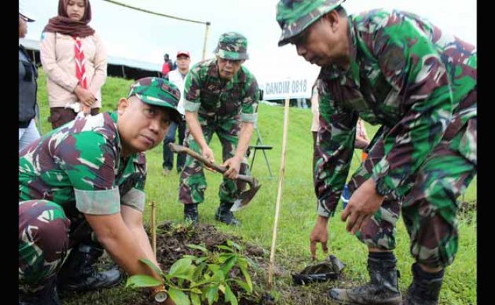 Kurangi Dampak Global Warming, Korem 083 Bersama Kodim Malang Canangkan Reboisasi Kurangi Dampak Global Warming, Korem 083 Bersama Kodim Malang Canangkan Reboisasi