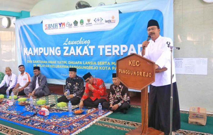 Launching Kampung Zakat, Gus Ipul Beri Santunan untuk Anak Yatim hingga Marbot Masjid Launching Kampung Zakat, Gus Ipul Beri Santunan untuk Anak Yatim hingga Marbot Masjid