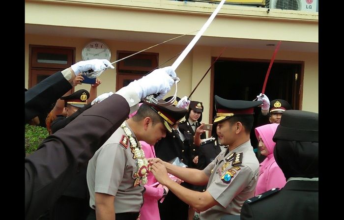 Sambut Kapolres Baru, Polres Pamekasan Gelar Upacara Pedang Pora Sambut Kapolres Baru, Polres Pamekasan Gelar Upacara Pedang Pora