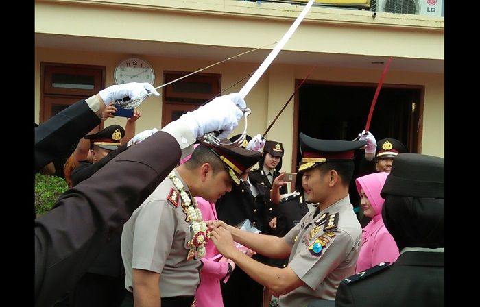 Sambut Kapolres Baru, Polres Pamekasan Gelar Upacara Pedang Pora