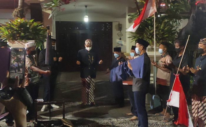 Tetap Gelar Kirab Pusaka Secara Terbatas, Wali Kota Madiun Ajak Masyarakat Tak Pikir Covid-19 Tetap Gelar Kirab Pusaka Secara Terbatas, Wali Kota Madiun Ajak Masyarakat Tak Pikir Covid-19