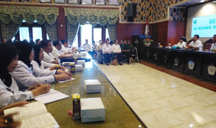Sutiaji Kumpulkan Kepsek Pasca Terjadinya Kasus Kekerasan Siswa, Polisi Naikkan Status ke Penyidikan Sutiaji Kumpulkan Kepsek Pasca Terjadinya Kasus Kekerasan Siswa, Polisi Naikkan Status ke Penyidikan