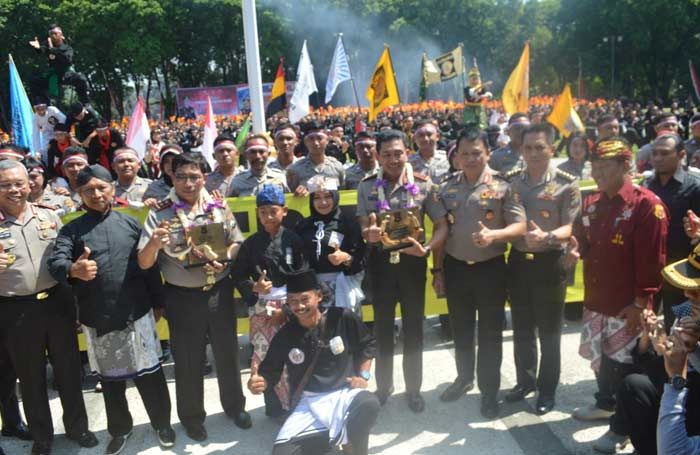 Disaksikan Kabaharkam dan Kapolda, 16 Perguruan Silat di Bojonegoro Bersumpah Damai