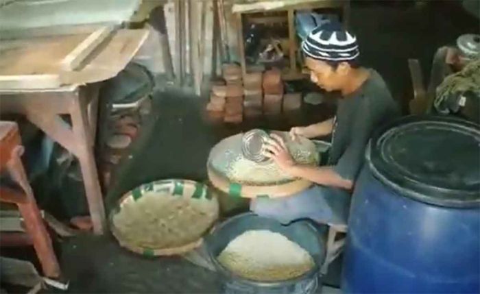 Harga Kedelai Naik, Perajin Tempe di Kota Pasuruan Mengeluh Harga Kedelai Naik, Perajin Tempe di Kota Pasuruan Mengeluh