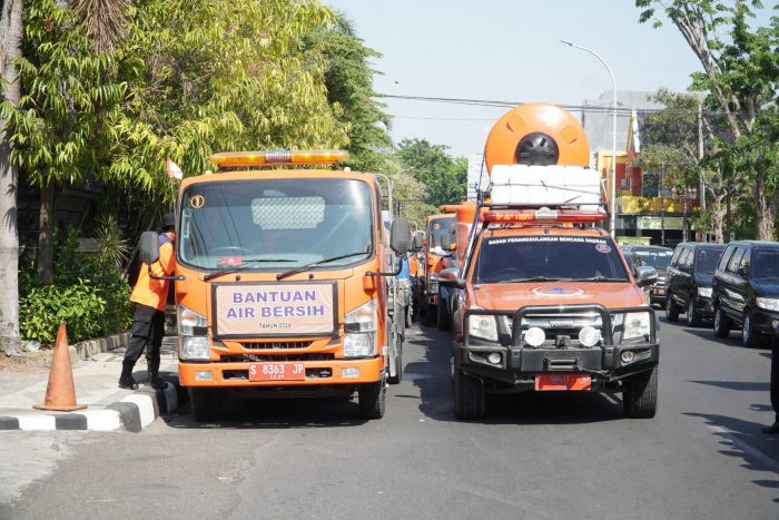 Bupati Yuhronur Berangkatkan Seratus Rit Air Bersih untuk Dua Kecamatan di Lamongan Bupati Yuhronur Berangkatkan Seratus Rit Air Bersih untuk Dua Kecamatan di Lamongan