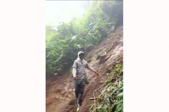Perbaiki Pipa Air untuk Pura Luhur Giri Arjuno, Umat Hindu Temukan Penyebab Banjir Bandang Kota Batu Perbaiki Pipa Air untuk Pura Luhur Giri Arjuno, Umat Hindu Temukan Penyebab Banjir Bandang Kota Batu