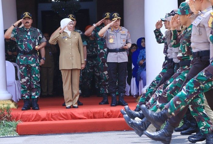 Gubernur Khofifah Dampingi Panglima TNI Lepas Kirab Latsitarda Nusantara XXXIX Gubernur Khofifah Dampingi Panglima TNI Lepas Kirab Latsitarda Nusantara XXXIX