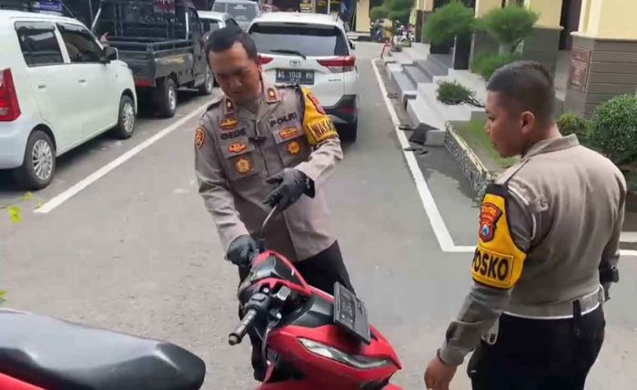 Korban Kecelakaan di Blitar Diketahui Bawa Ganja, Polisi Dalami Keterlibatan Jaringan Narkoba Korban Kecelakaan di Blitar Diketahui Bawa Ganja, Polisi Dalami Keterlibatan Jaringan Narkoba